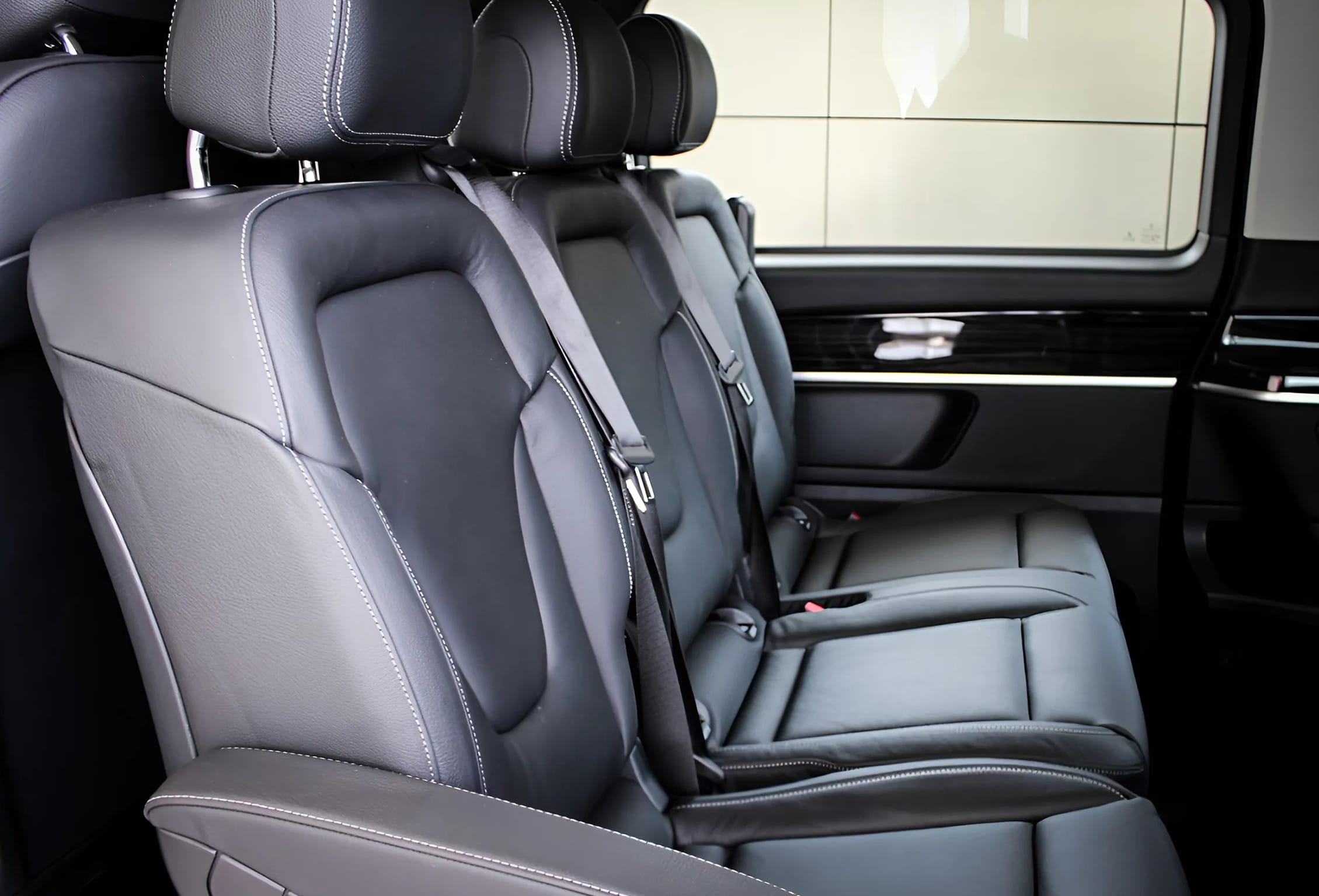 Our-Fleet-of-Luxury-3-8